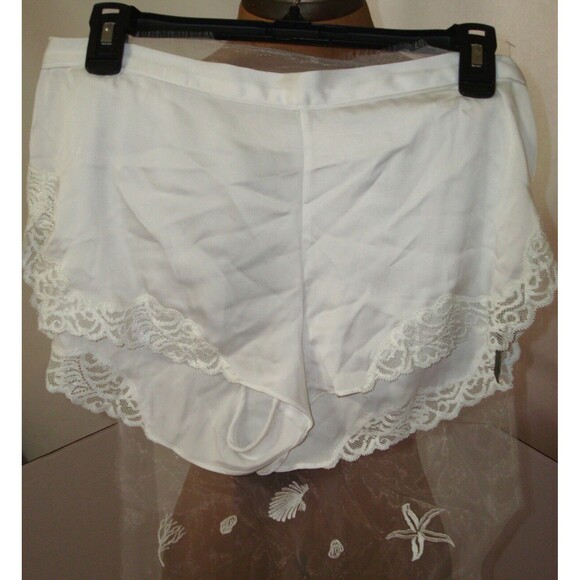 NWT New Designer Natori M Pajamas PJ's Shorts Lace Satin Silk Piece White Womens - Picture 1 of 5